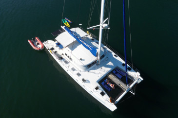 Catamaran Turquoise, Outside view